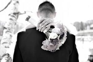 bw photo of bride's bouquet