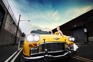 wedding couple with vintage car